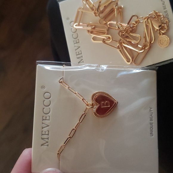 ❤HOST PICK❤Mevecco Jewerly Necklace Intial "B" - Picture 9 of 9